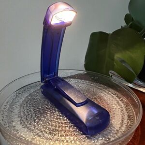 🆕 Clip On Book Light new in box, battery operated